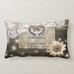 Ett par hästseshoe Heart Snöre Solros Wood Bröllop Lumbarkudde<br><div class="desc">Rustic Land Stil Möhippa Lumbar Pillow Templates - Couple Old Horseshoe Heart with Rope Bow Knot and White Snöre,  Solros,  String Ljus och Burlap Trasa on Old Barn Wood Background. En Perfekt för din stora dag. Alla textstorlekar i stil,  färg,  kan ändras för att passa dina behov!</div>