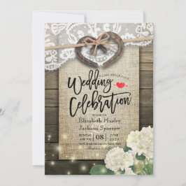 Ett par Horseshoe Heart Snöre Hydrangea Wood Bröll Inbjudningar