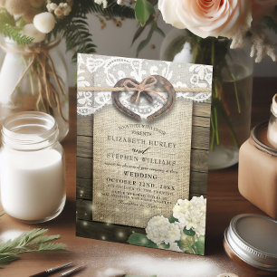 Ett par Horseshoe Heart Snöre Wood Hydrangea Bröll Inbjudningar