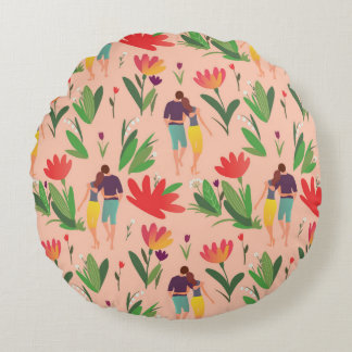 Ett par i kärlek går bland blommor rund kudde