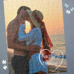 Ett par Kärlek Heart Photo Personlig Pussel<br><div class="desc">Skapa ett eget par fotopuzzel keepsakpresenter för din viktiga andra personlig med namn i ett hjärta i ditt val av teckensnitt stilar och färg. Ändra placeringen av hjärtat och texten så att fotot får plats. Gör en meningsfull, minnesvärd gåva till en flickvän, pojkvän, make/maka, make eller hustru för Valentines day,...</div>