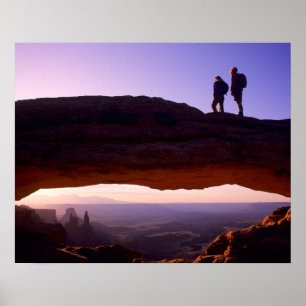 Ett par klockor soluppgång från atop Mesa Arch in Poster