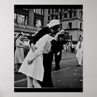 Ett par kyssar i New York som Japan Surrenders WWW Poster