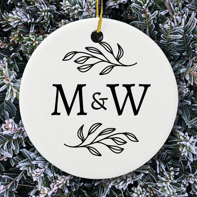 Ett par monogram Elegant botaniskt Julgransprydnad Keramik (Couple monogram initials personalized botanical leaves ceramic ornament)