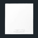 Ett par Namn Bröllop Monogram Anteckningsblock<br><div class="desc">Ett delikat mjukt ljus i elegant och grått-parets namn-monogram i vintage sans serif-text,  kontrasterat med ett handskrivet stil-skriptteckensnitt. anteckningsblocket elegant bröllop för nygifta eller långtidsmakar. Blanda vintage och modernt stilar. Beställ i större kvantiteter för underbarare sparande.</div>