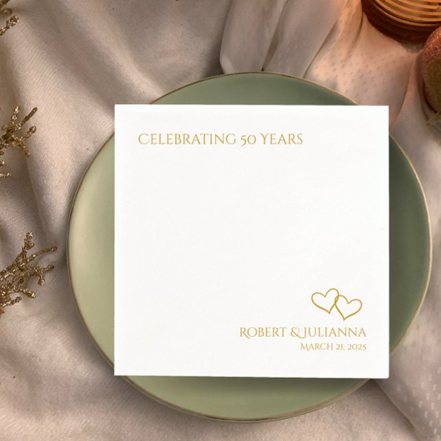 Ett par namn-guld hjärtan 50-årsdagen Party Pappersservett (Personalized couple's names and date, simple elegant golden hearts, 50th wedding anniversary napkin.)