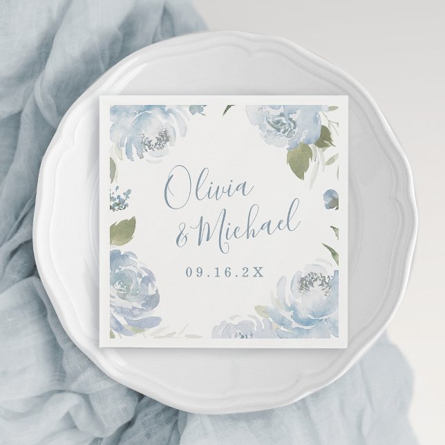 Ett par namn Romantiska dammiga blå blommigt bröll Pappersservett (Couple names Romantic dusty blue floral wedding Napkins)