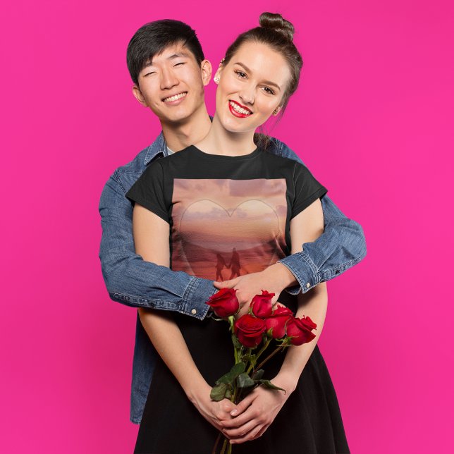 Ett par på Beach Valentine T-shirt (Couple on the Beach Valentine Women's T-Shirt)
