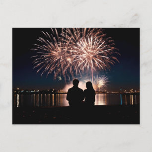 Ett par Silhouette tittar på Fireworks Vykort