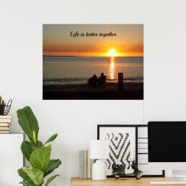Ett par sittplatser på bålen vid solnedgången Post Poster