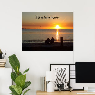 Ett par sittplatser på bålen vid solnedgången Post Poster