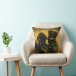 Ett par skor av Vincent van Gogh Kudde<br><div class="desc">Ett par skor av Vincent van Gogh är en vintage bra konst post impressionism fortfarande livmålning med ett gammalt par bondarbetares stövlar med snöre. Arbetstagaren lovar att en fattig jordbrukare skulle få bära. Om konstnären: Vincent Willem van Gogh var en målare från Post impressionist, vars verk var mest framträdande för...</div>