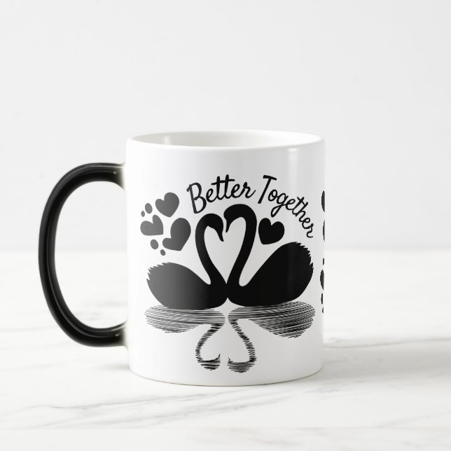 Ett par Svan Silhouette-reflektion i Vatten Magisk Mugg (Vänster)