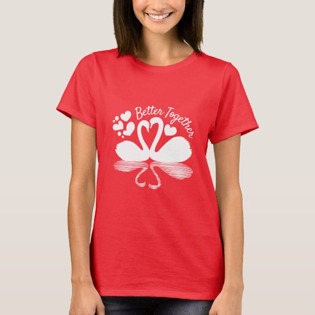 Ett par Svan Silhouette-reflektion i Vatten T Shirt (Framsida)