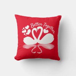 Ett par Svan Silhouette-reflektion i Vatten Thr Kudde