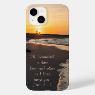 Ett par Walking Beach vid Sunrise John 15 12