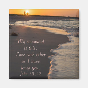 Ett par Walking Beach vid Sunrise John 15 12 Magnet