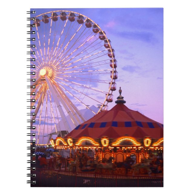 Ett pariserhjul och karusell vid Navy Pier i Anteckningsbok (Framsidan)