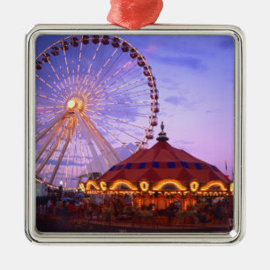 Ett pariserhjul och karusell vid Navy Pier i Julgransprydnad Metall