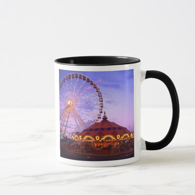 Ett pariserhjul och karusell vid Navy Pier i Mugg (Höger)
