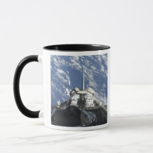 Ett partiskt beskådar av rymdfärjan Atlantis Mugg