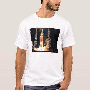 Ett raket för deltadroppskurkroll lyfter av t-shirt