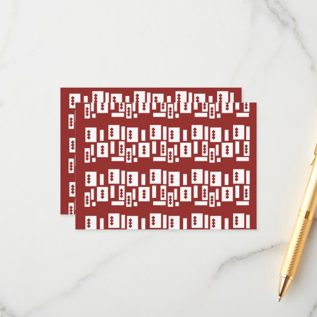 Ett rött matta med ett texturerat mönster sprids u tilläggskort (Fram/Back In Situ)