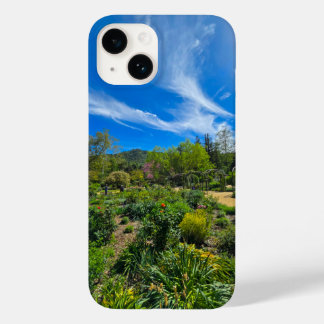 ett spännande vår-landskap i trädgården