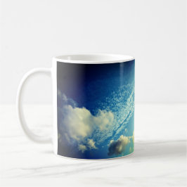 Ett spridda moln kaffemugg