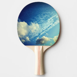 Ett spridda moln pingisracket
