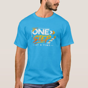 Ett Steg Bort – Motiverande Inspirerande Typografi T Shirt