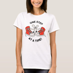 Ett steg vid en tidsinställd, praktisk ingång t shirt