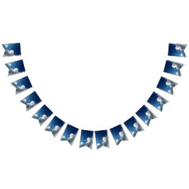 Ett stort böjt moln vimplar