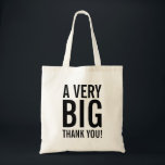 Ett stort tack till tote bags för party favors och tygkasse<br><div class="desc">Ett stort tack till tote bags med stor brev-typografi. Svartvit design för att tacka gäster, vänner, familj, buss, sjuksköterska, lärare, chef, medarbetare, anställda osv. från bröllop. Gör din egen godie/fest-favör-väska. Tillbehör och tillbehör till tack för anpassningsbar för party. Anpassadets bakgrund färg och texten färg. AL är så fin för möhippa,...</div>