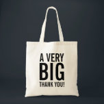 Ett stort tack till tote bags för party favors och tygkasse<br><div class="desc">Ett stort tack till tote bags med stor brev-typografi. Svartvit design för att tacka gäster, vänner, familj, buss, sjuksköterska, lärare, chef, medarbetare, anställda osv. från bröllop. Gör din egen godie/fest-favör-väska. Tillbehör och tillbehör till tack för anpassningsbar för party. Anpassadets bakgrund färg och texten färg. AL är så fin för möhippa,...</div>
