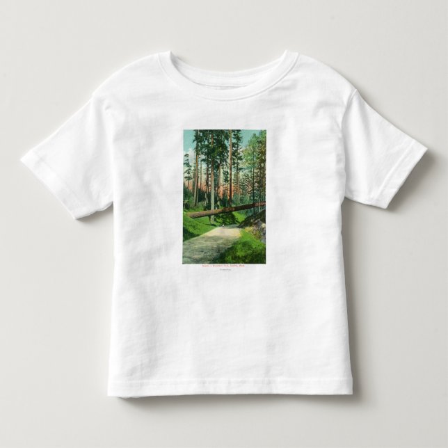 Ett stupat träd på skogsmarken parkerar plats t shirt (Framsida)