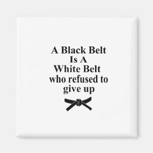 Ett svart Bälte är en vit Bälte-karattabbe Kwon do Magnet