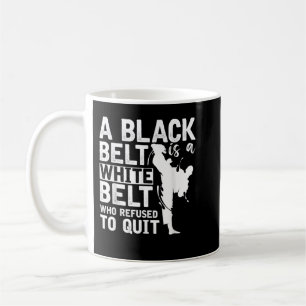 Ett svart Bälte är ett vitt Bälte som har vägrat a Kaffemugg