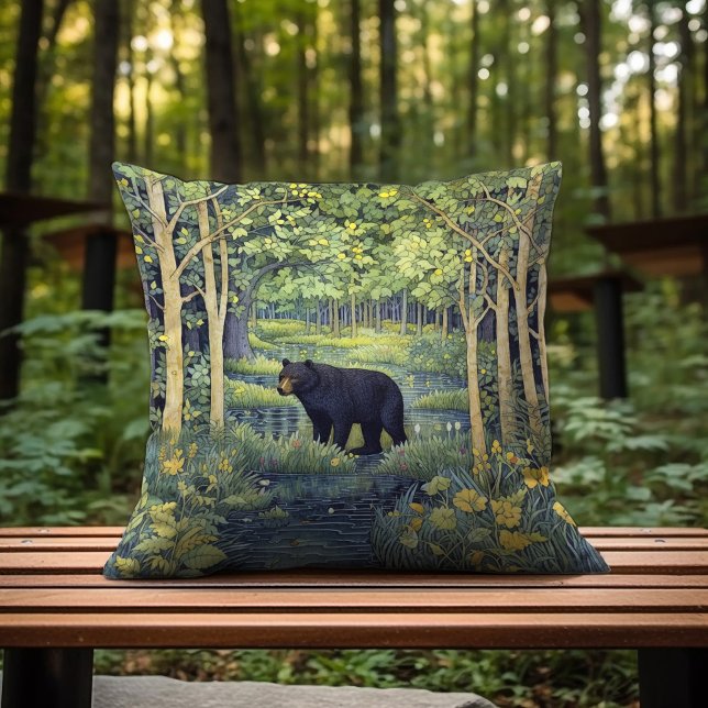 Ett svart björn i skogen, North Carolina Kudde (Skapare uppladdad)