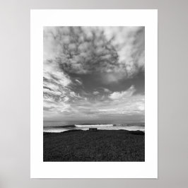 Ett svart och vitt fotografi av Lone Bench Poster