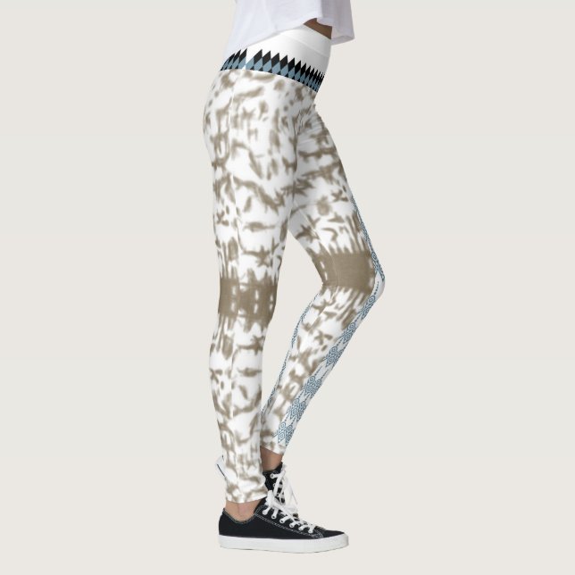 ett svartvitt foto av mönster leggings (Höger)
