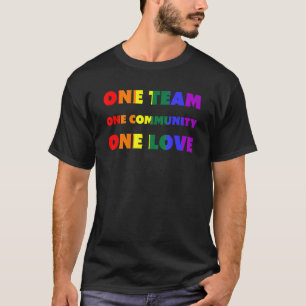 Ett team i en gemenskap i Kärlek Lgbtq Rainbow Fla T Shirt