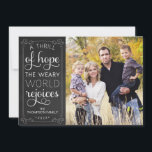 Ett Thrill Weary World Reejoices-fotokort Julkort<br><div class="desc">Använda våra jokerkort med texten "A Thrill of Hope, The Weary World Rejoices" och den krita bakgrunden som du vill önska dina vänner och familj ett God jul. BONUS: Den mönstrade bakern kan ändras till ett annat mönster och färg. Gå till avsnittet "Anpassa den här mallen" och klicka sedan på...</div>