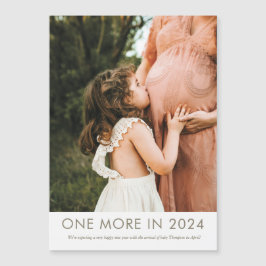 Ett till under 2024 Gravid Announcement Magnet