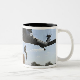 Ett US-flygvapen Pararescuemen Två-Tonad Mugg