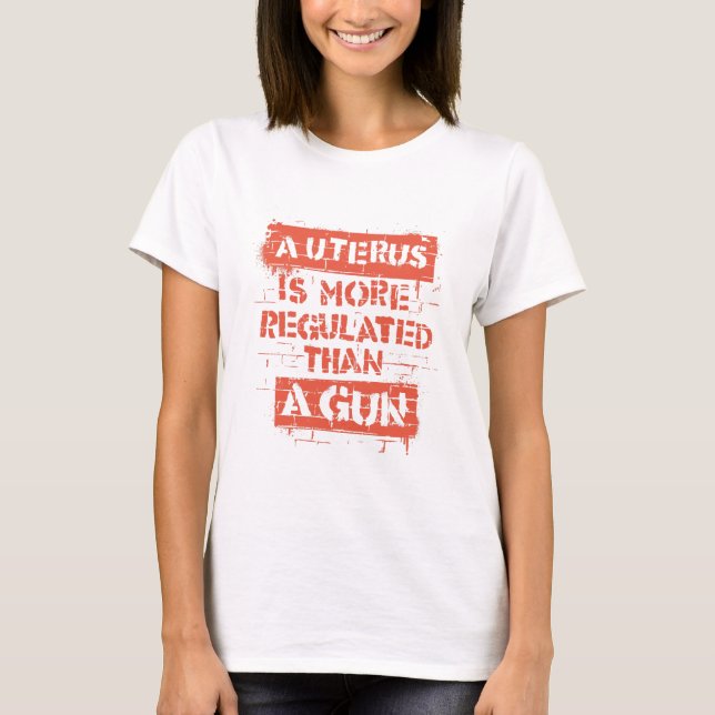Ett Uterus är mer reglerat än ett Gun T-Shirt (Framsida)