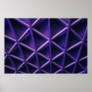 Ett violett tak med ett kryss-kor-mönster; ett blu poster