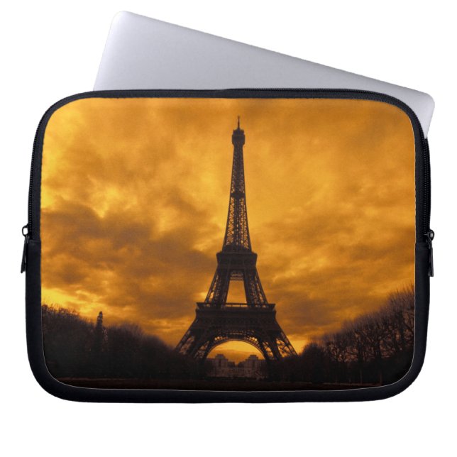EU, Frankrike, Paris. Eiffeltornet. Laptop Sleeve (Framsidan)