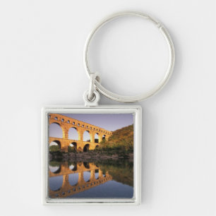 EU, Frankrike, Provence, Gard, Pont du Gard. 2 Fyrkantig Silverfärgad Nyckelring