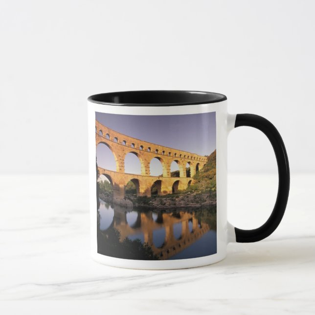 EU, Frankrike, Provence, Gard, Pont du Gard. Mugg (Höger)